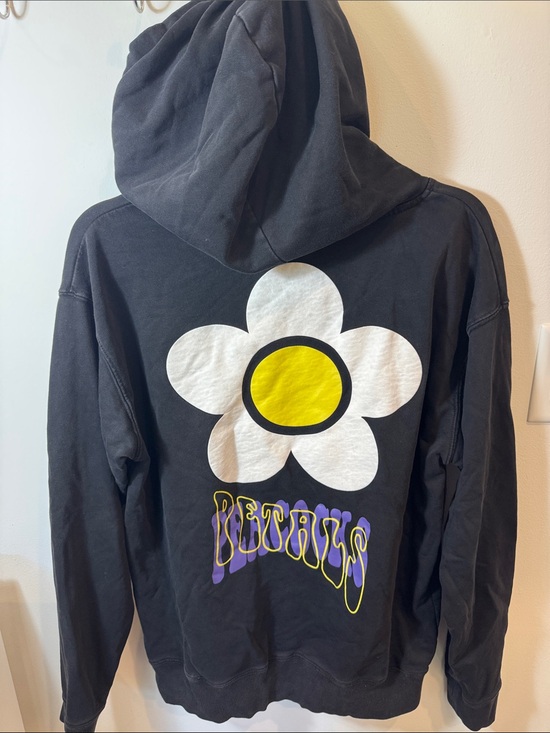 petals and peacocks Tops - Petals and Peacocks Black Graphic Hoodie with White & Yellow Daisy